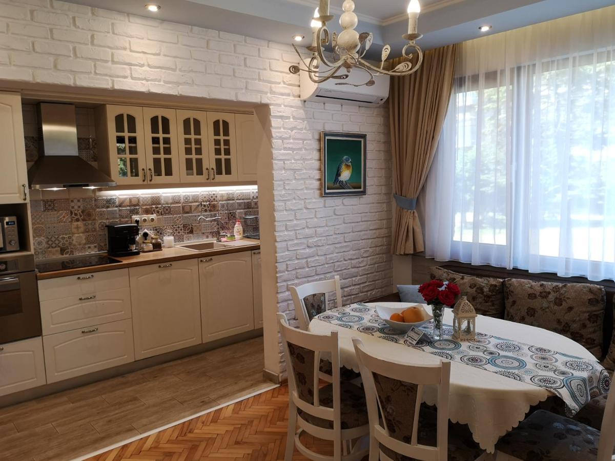 Central Varna Apartment - Lets4Holiday Exteriör bild