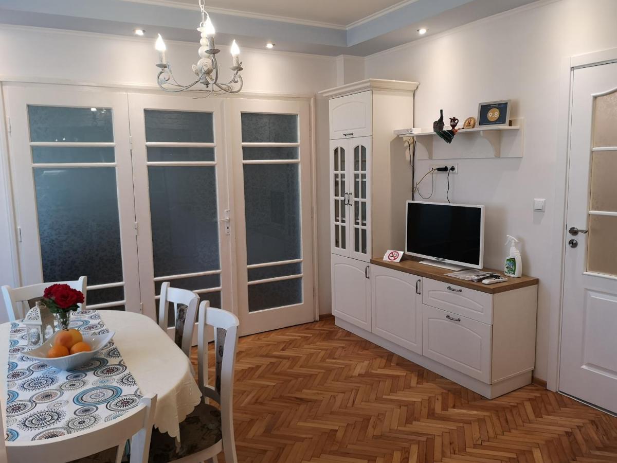 Central Varna Apartment - Lets4Holiday Exteriör bild