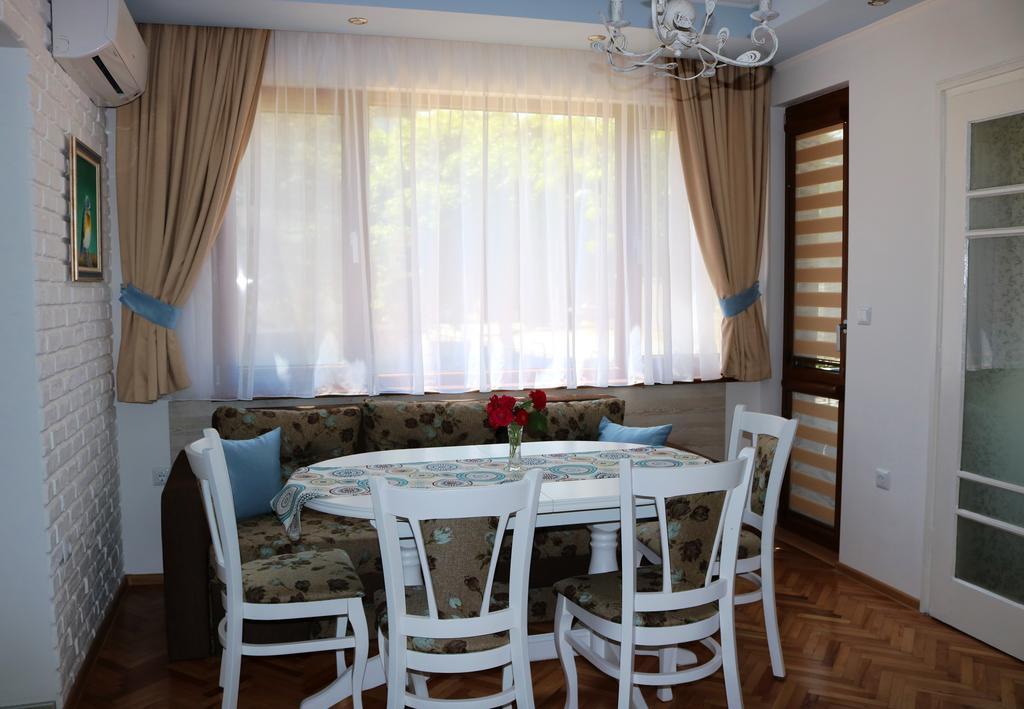 Central Varna Apartment - Lets4Holiday Exteriör bild