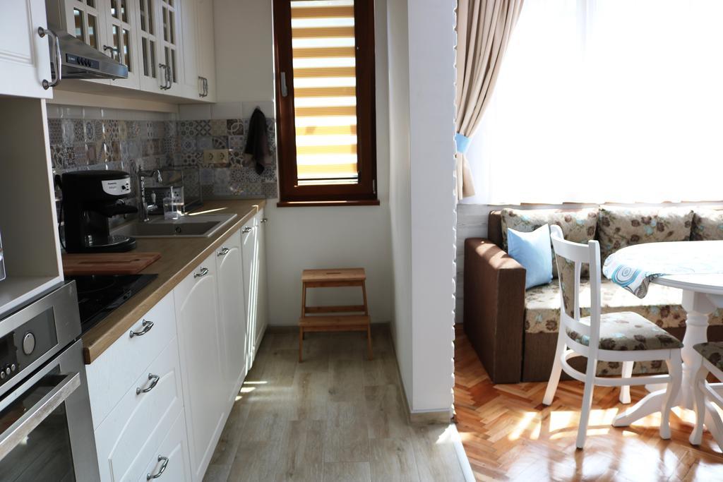 Central Varna Apartment - Lets4Holiday Exteriör bild