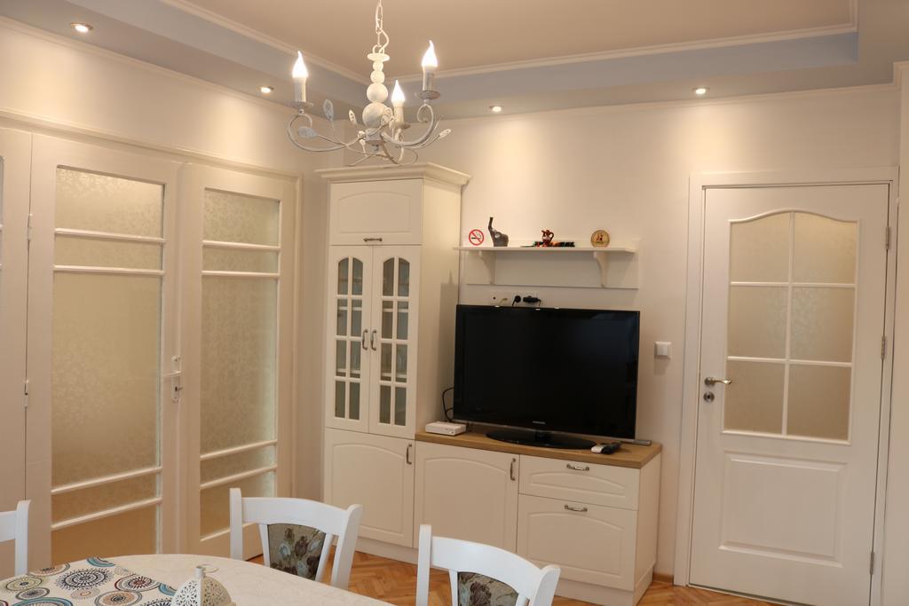 Central Varna Apartment - Lets4Holiday Exteriör bild