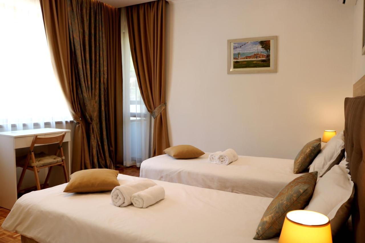 Central Varna Apartment - Lets4Holiday Exteriör bild